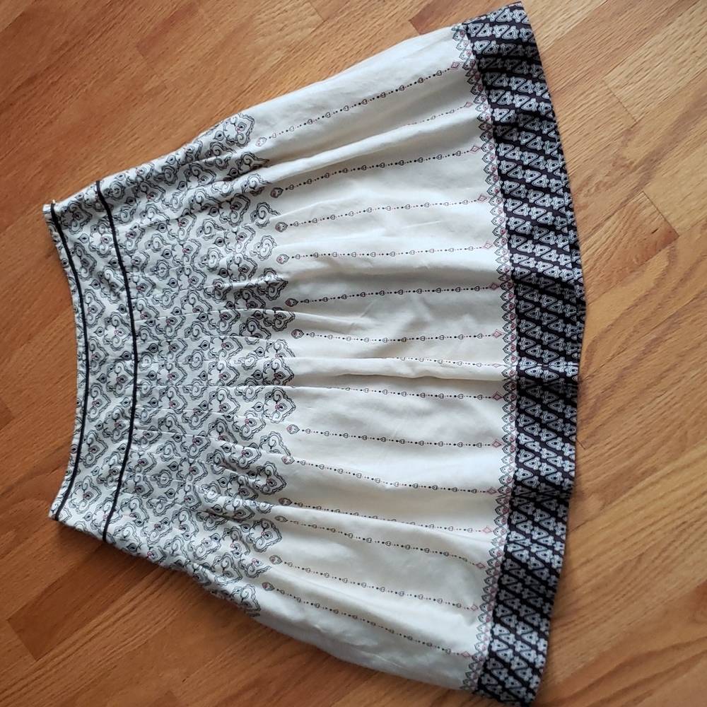 Loft skirt, lined, a-line flared. Zip/clasp closure, 2p